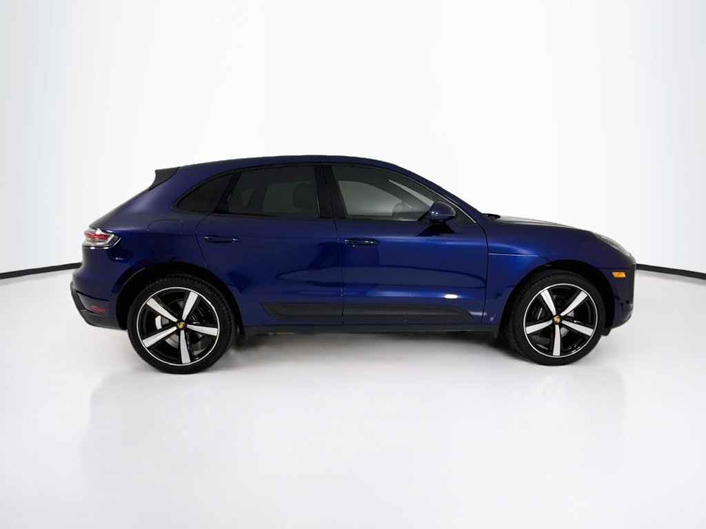 Certified 2025 Porsche Macan AWD/4WD image 8