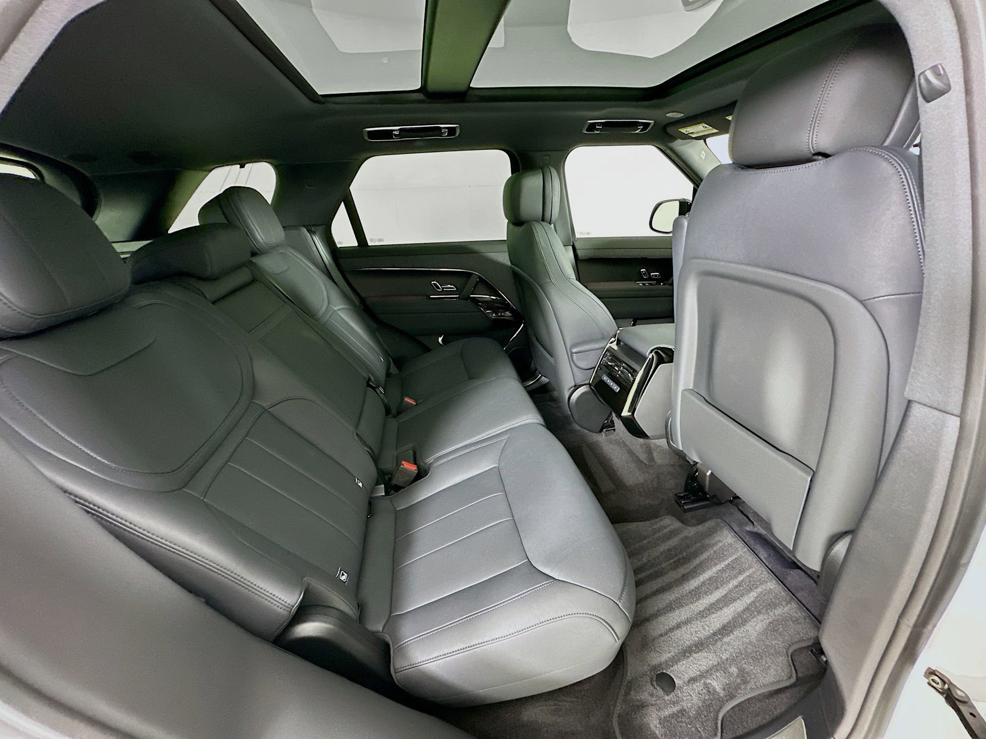 Used 2025 Land Rover Range Rover Sport Dynamic SE image 29