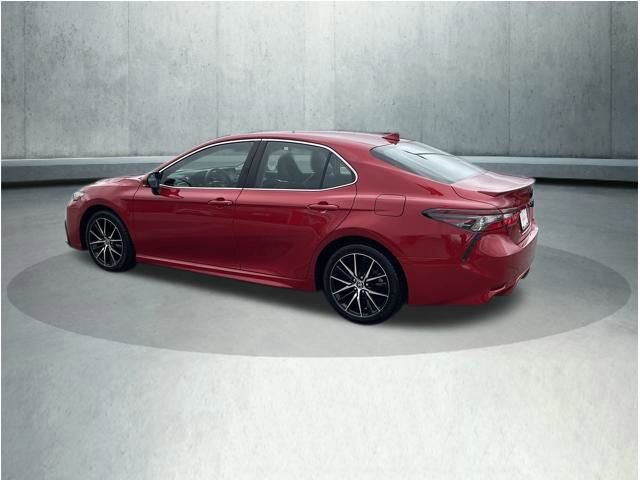 Used 2022 Toyota Camry SE w/ Cold Weather Package FWD image 4