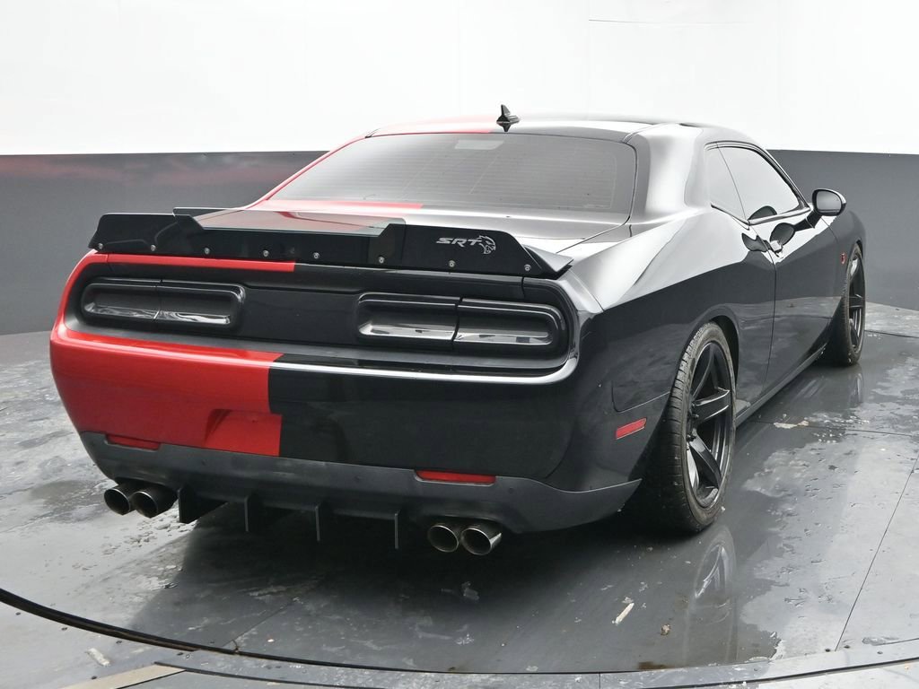 Used 2016 Dodge Challenger SRT Hellcat image 9