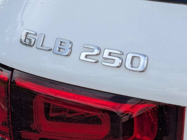 Used 2021 Mercedes-Benz GLB 250 4MATIC image 12