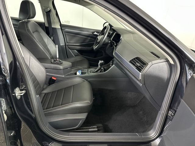 Used 2024 Volkswagen Jetta SE image 28