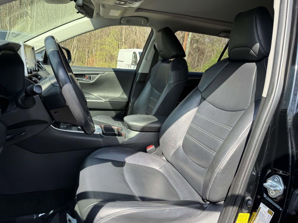 Used 2019 Toyota RAV4 Limited w/ Advanced Technology Package AWD/4WD image 26