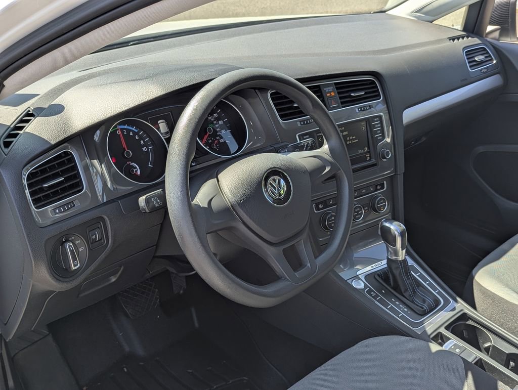 Used 2016 Volkswagen e-Golf SE FWD image 12