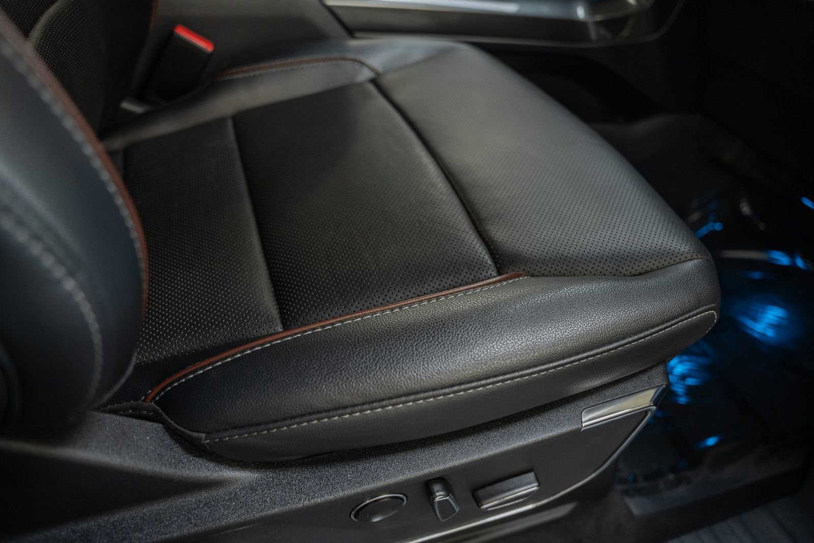 Certified 2023 Ford F150 Lariat w/ Equipment Group 502A High image 42