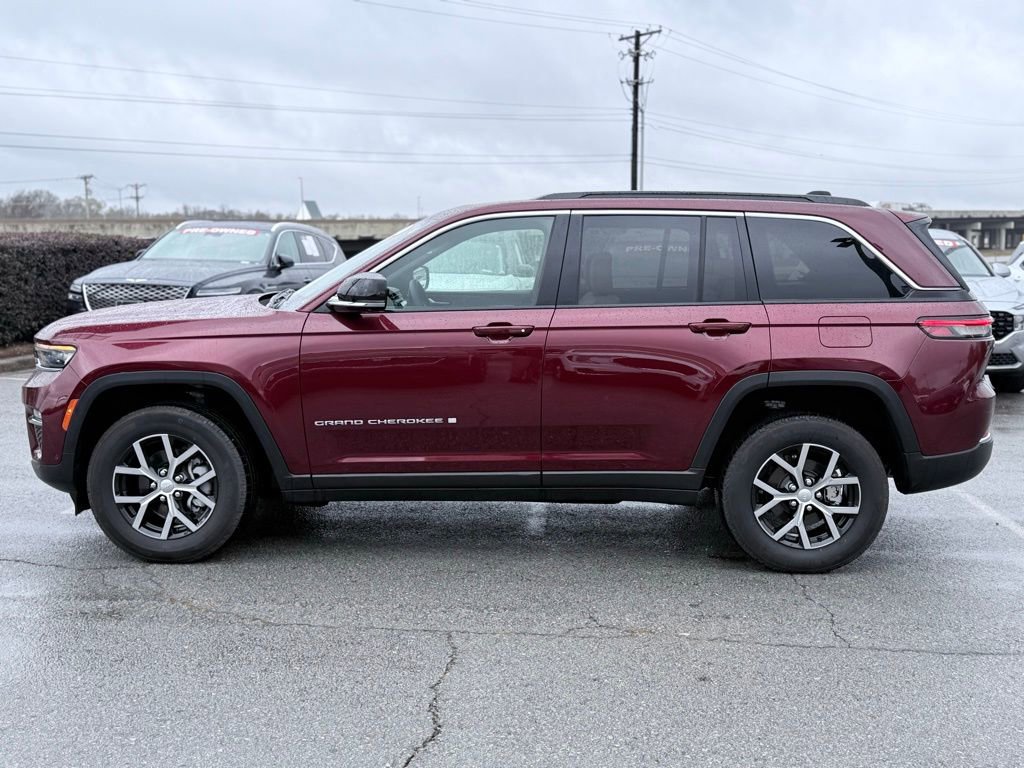 Used 2024 Jeep Grand Cherokee Limited w/ Luxury Tech Group II image 4