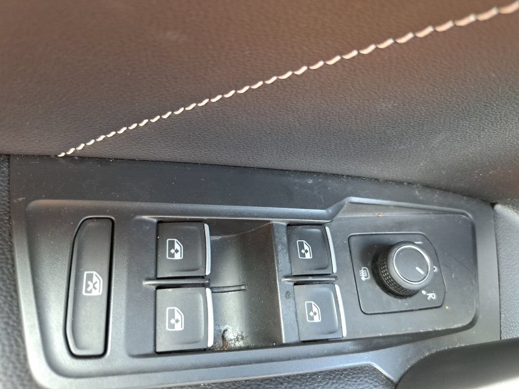 Used 2023 Volkswagen Tiguan SE FWD image 16