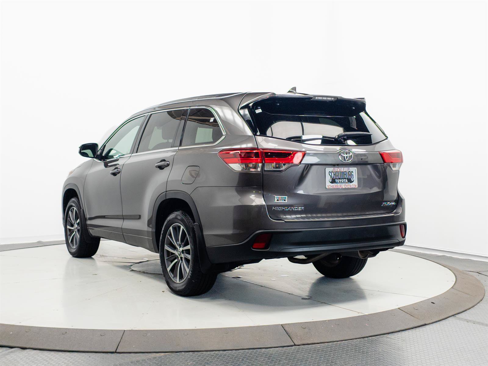 Used 2017 Toyota Highlander XLE AWD/4WD image 10