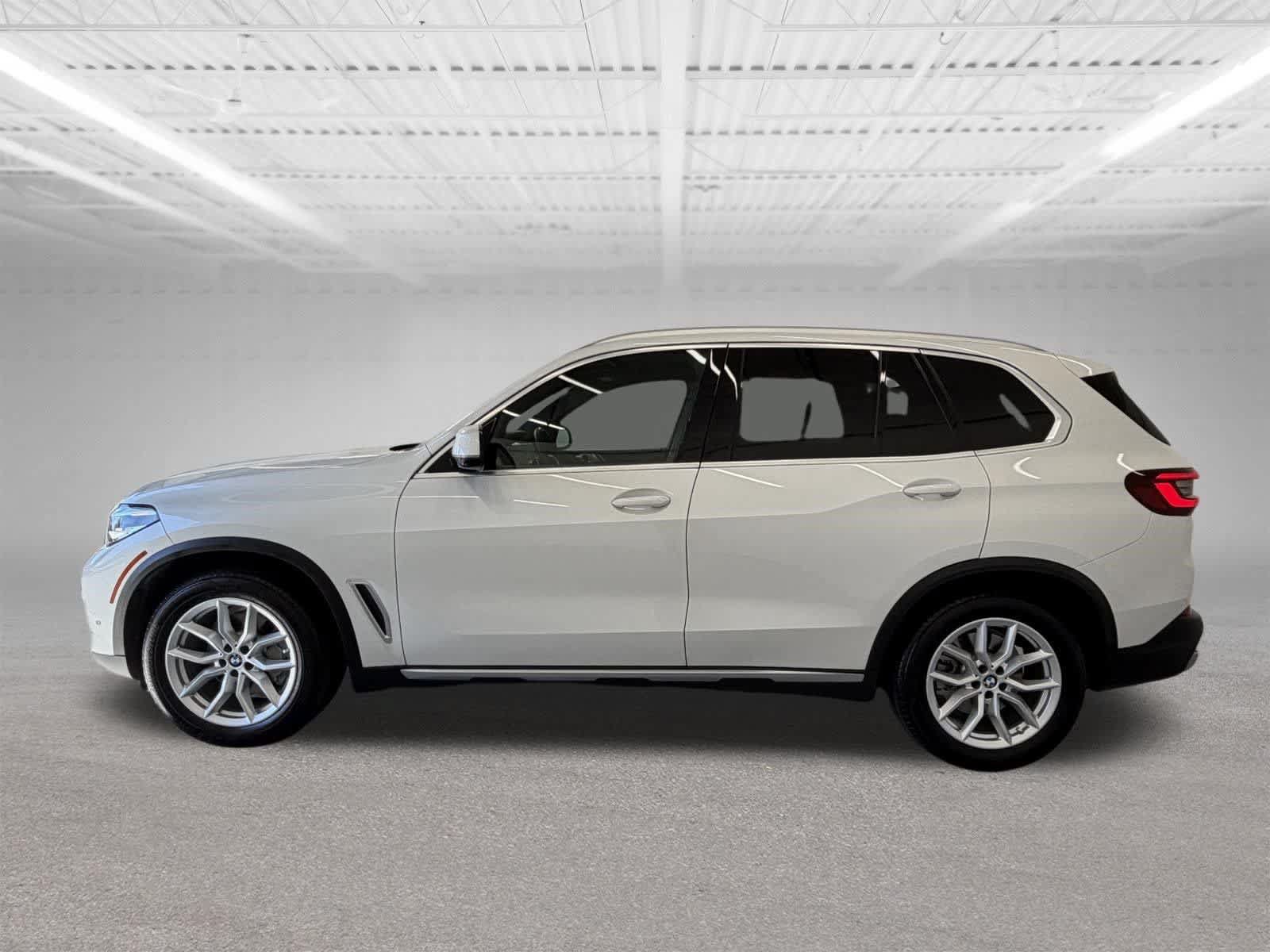Used 2023 BMW X5 xDrive40i w/ Premium Package AWD/4WD image 2
