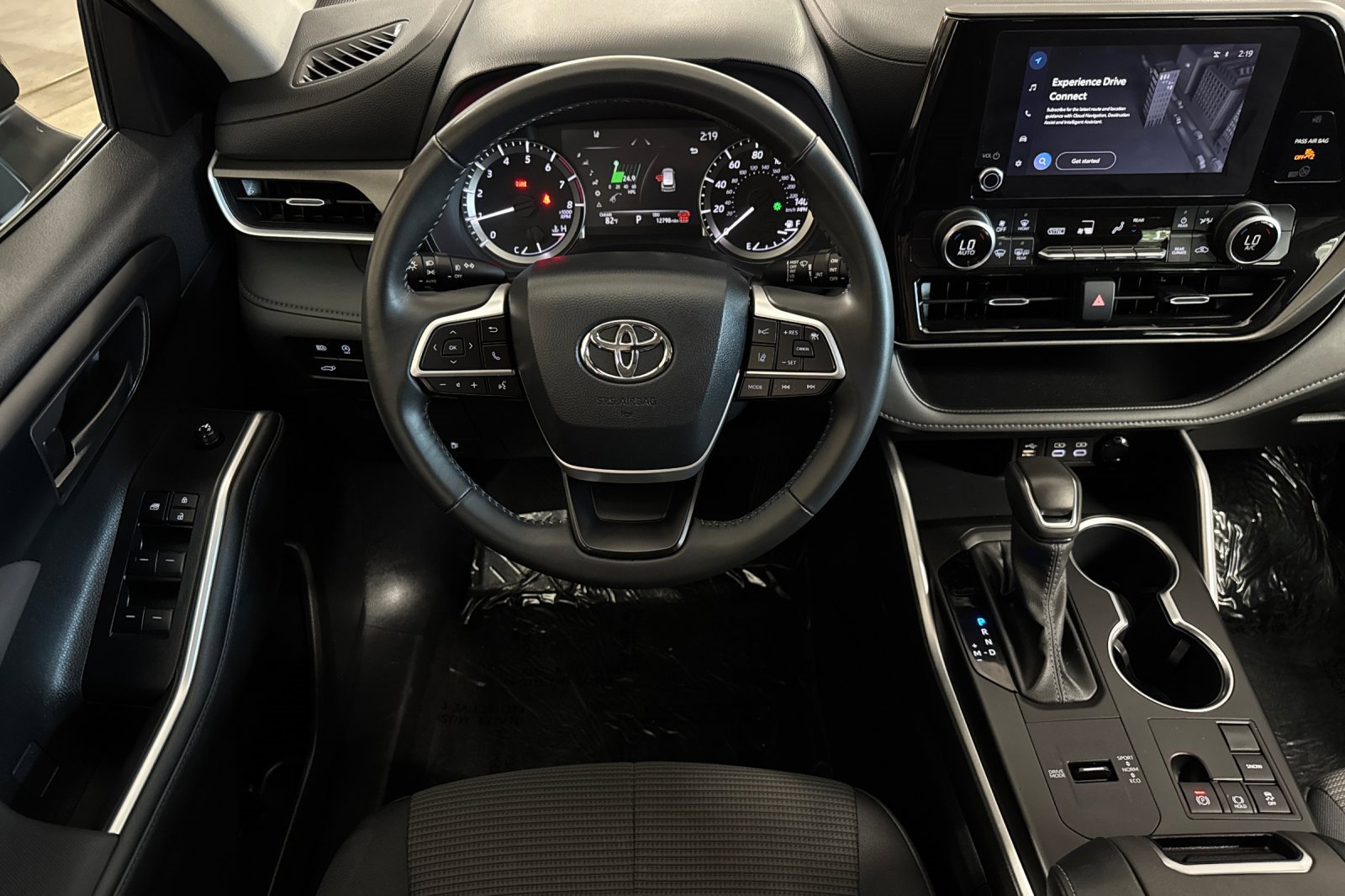 Used 2024 Toyota Highlander LE image 14