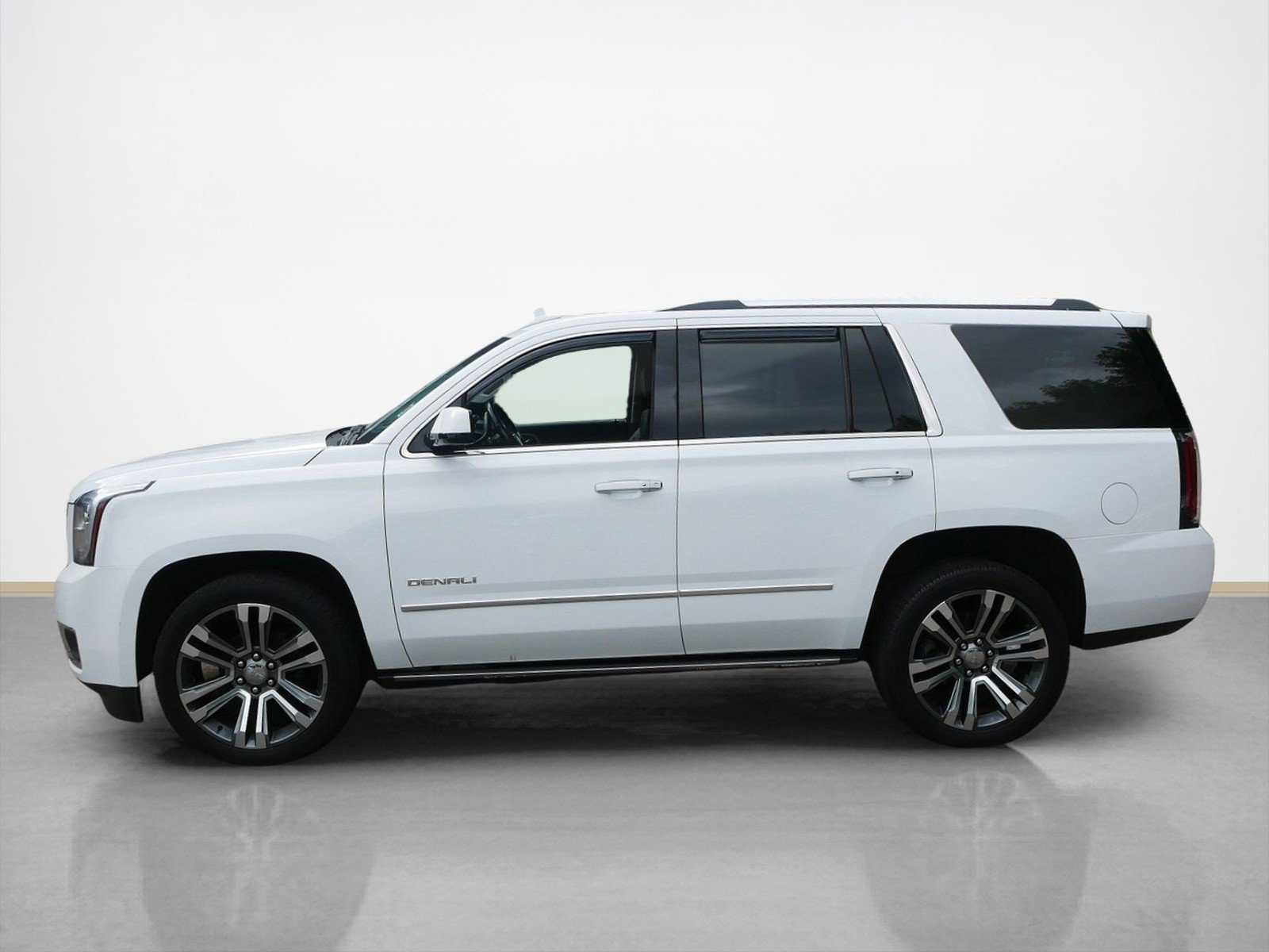Used 2018 GMC Yukon Denali w/ Denali Ultimate Package AWD/4WD image 2