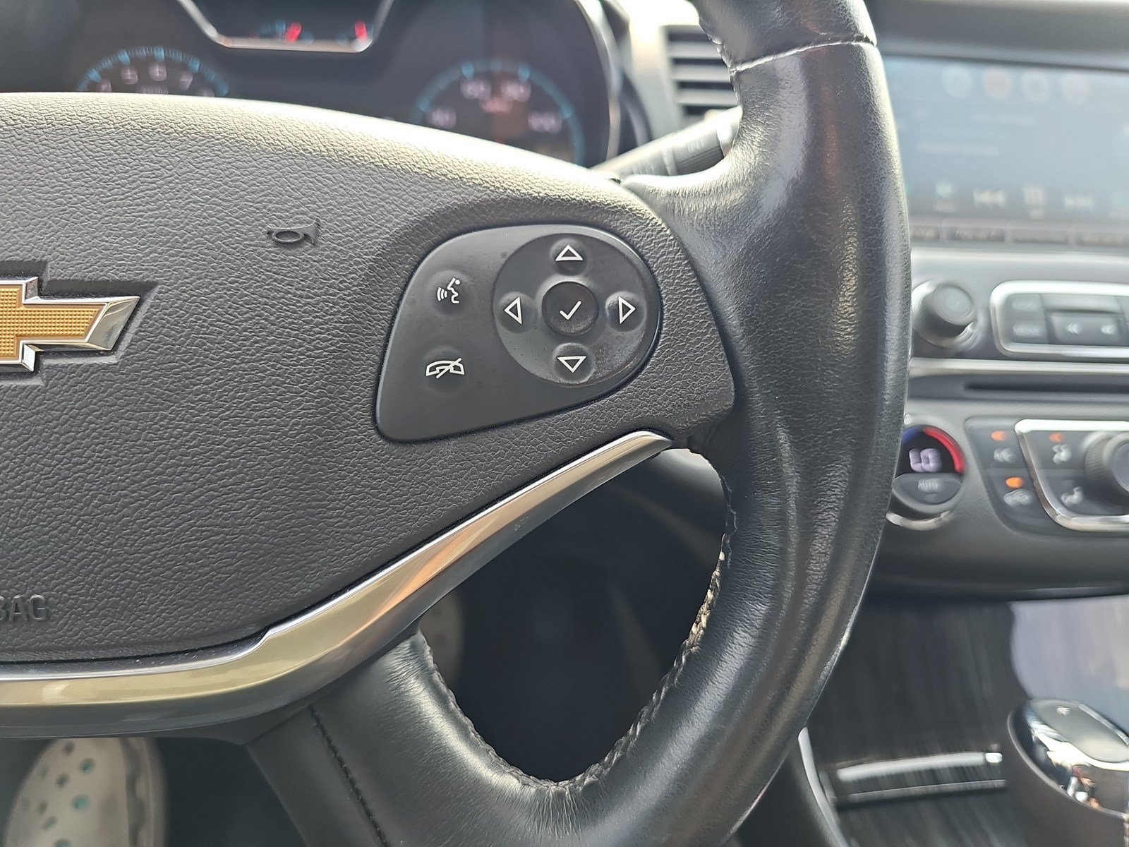 Used 2018 Chevrolet Impala Premier w/ Premier Convenience Package FWD image 15