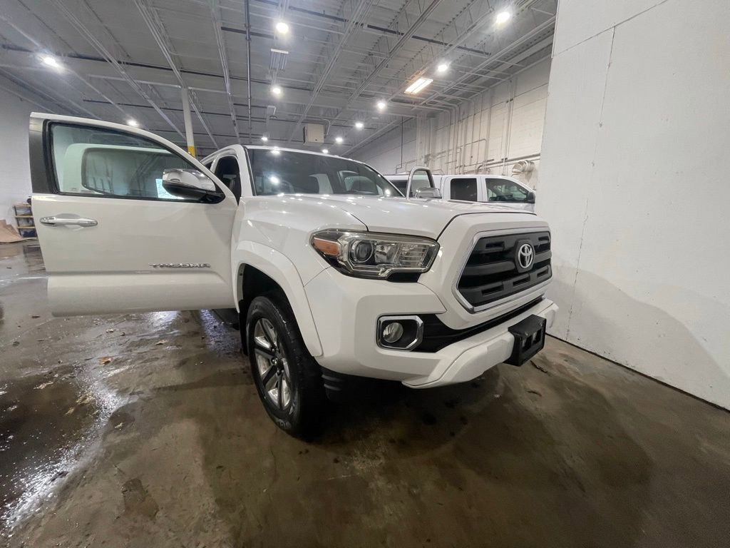Used 2016 Toyota Tacoma Limited w/ Towing Package AWD/4WD image 31