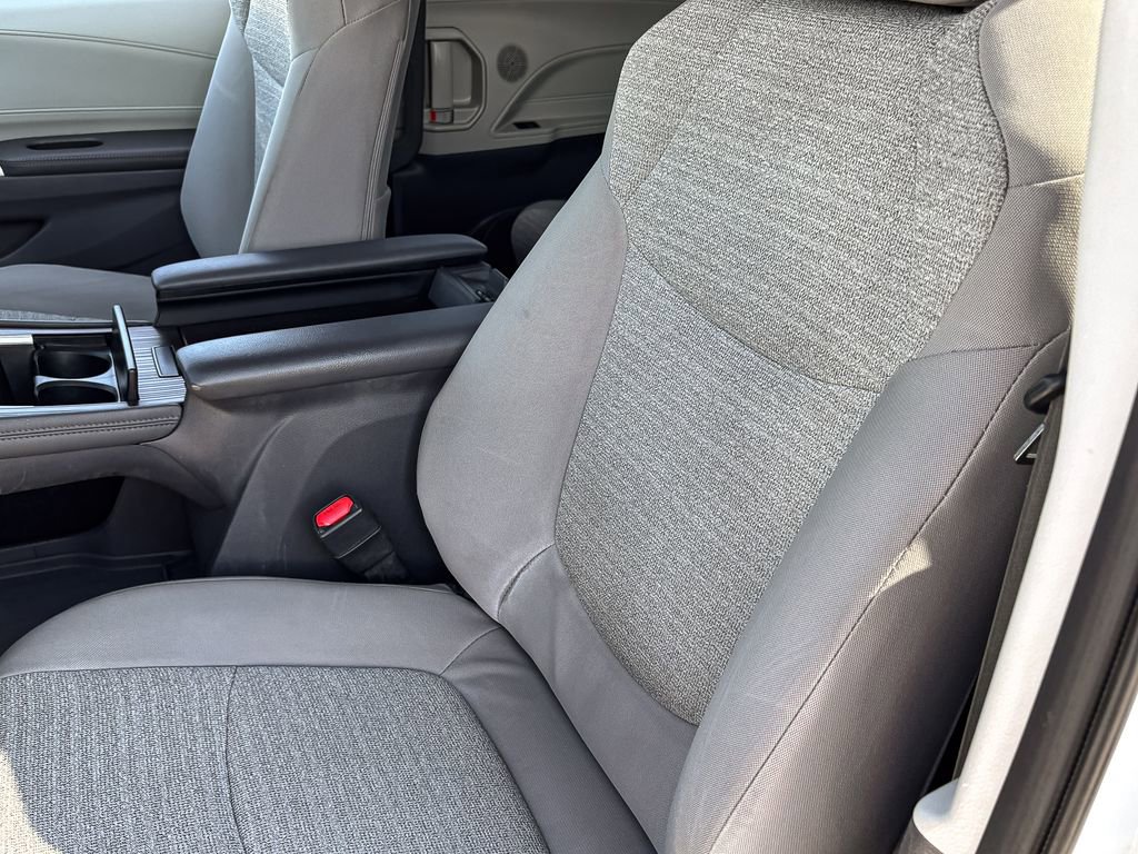 Used 2023 Toyota Sienna LE image 17