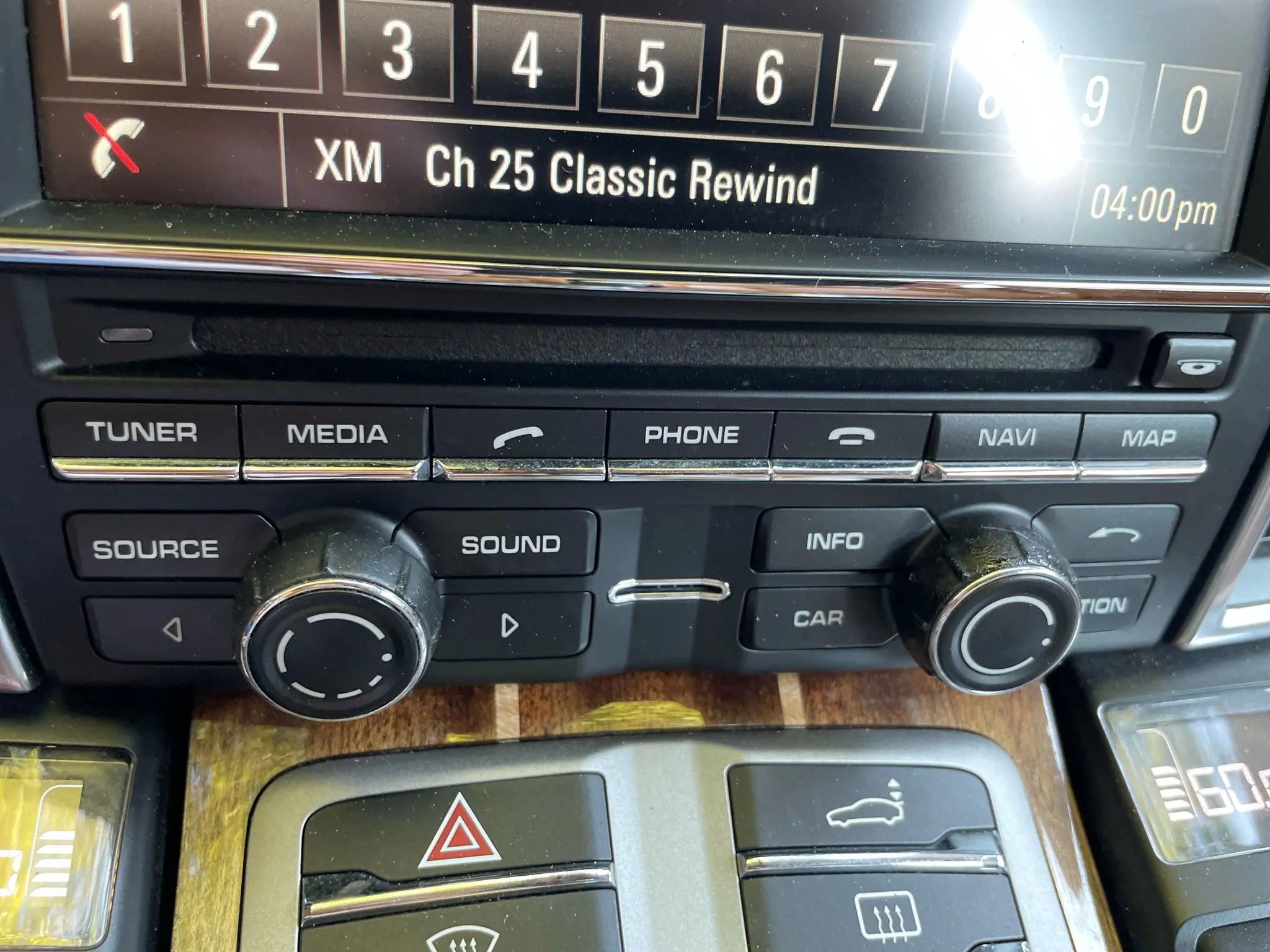 Used 2016 Porsche Panamera S image 30