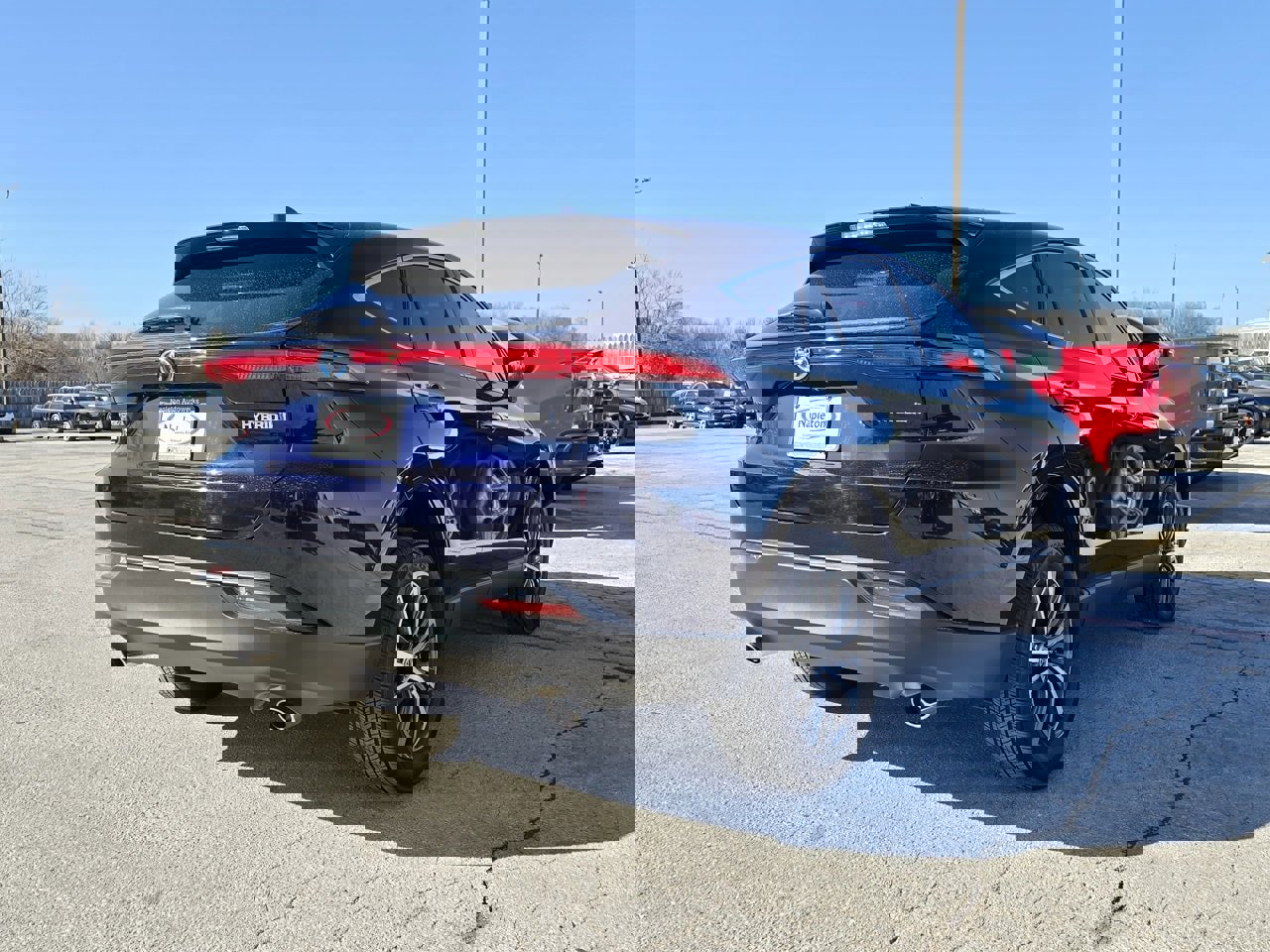 Used 2022 Toyota Venza LE image 6