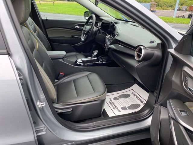 Used 2025 Chevrolet Trax ACTIV w/ Sunroof Package FWD image 17