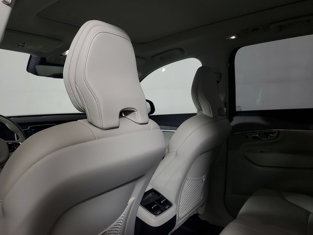 Certified 2025 Volvo XC90 B5 Plus w/ Protection Package AWD/4WD image 15
