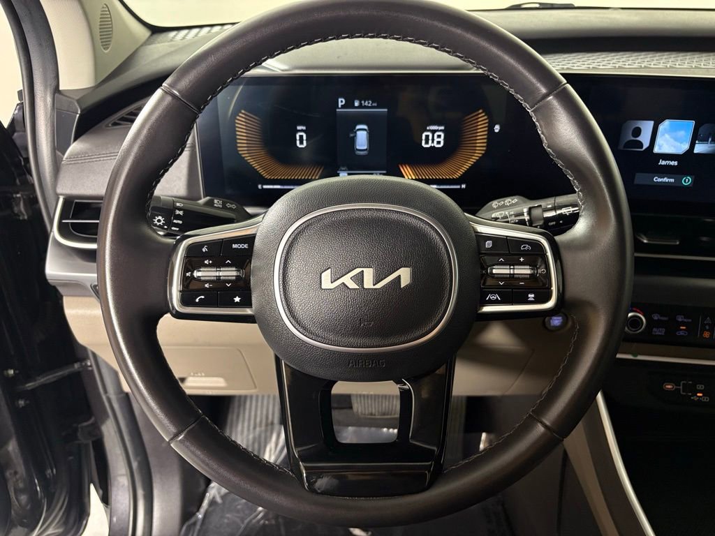 Used 2025 Kia Carnival image 19