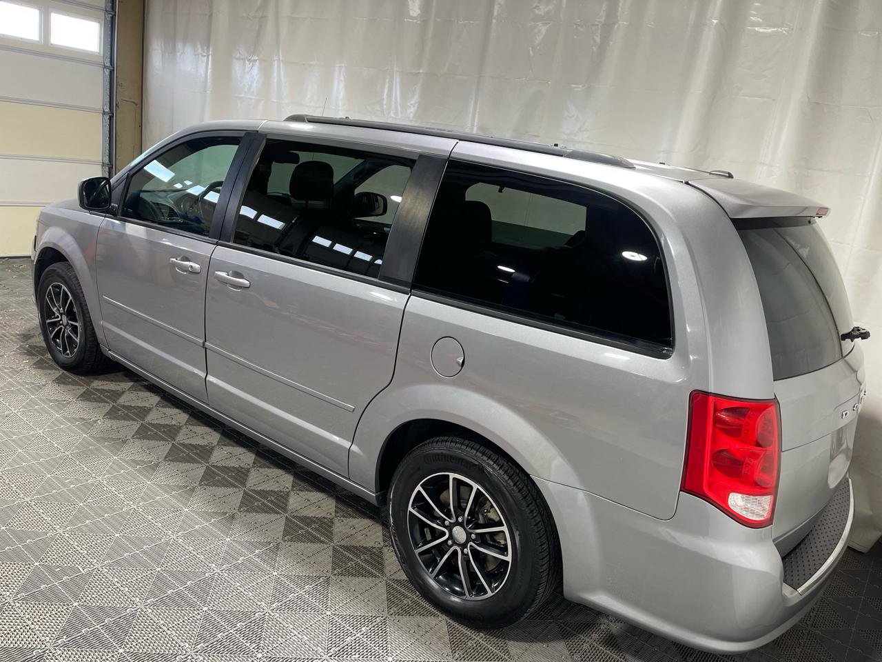Used 2017 Dodge Grand Caravan GT FWD image 4
