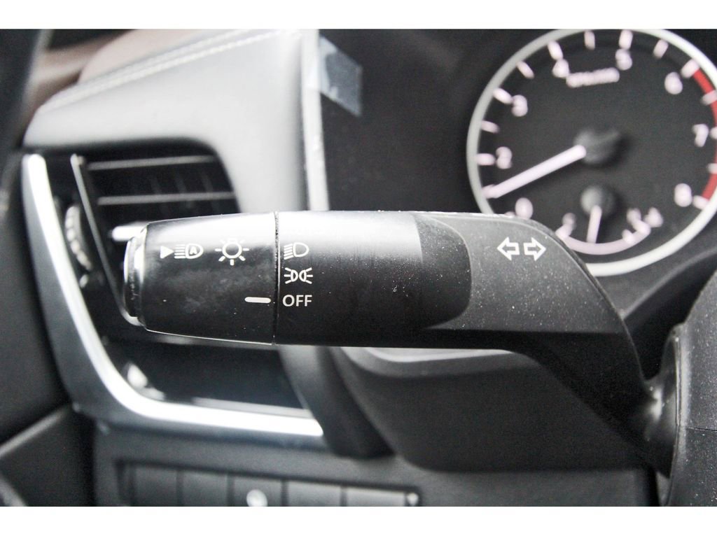 Used 2023 Nissan Rogue SL w/ SL Premium Package image 11