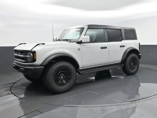 New 2026 Ford Bronco Outer Banks w/ Sasquatch Package AWD/4WD image 1