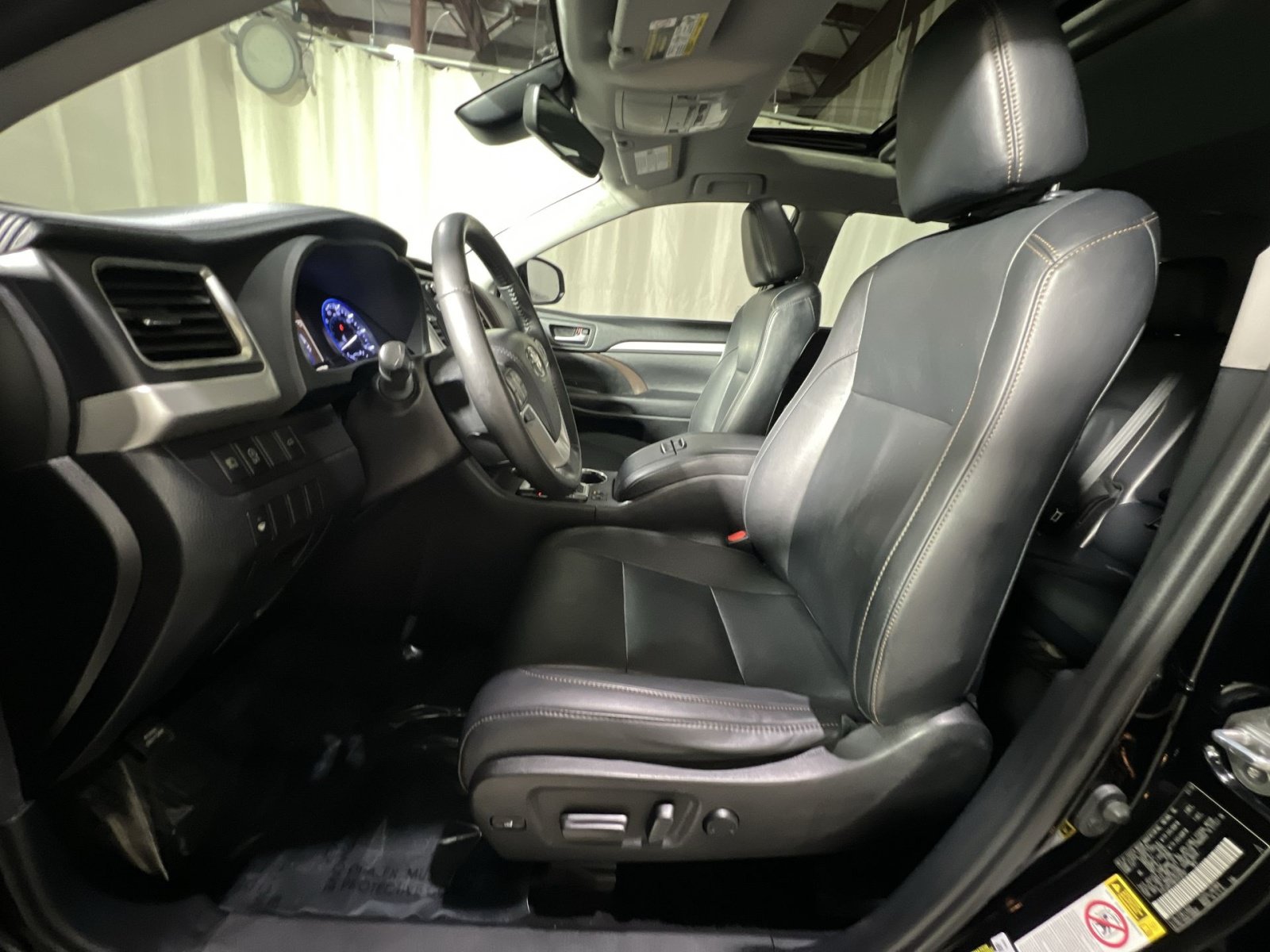Used 2019 Toyota Highlander XLE AWD/4WD image 18