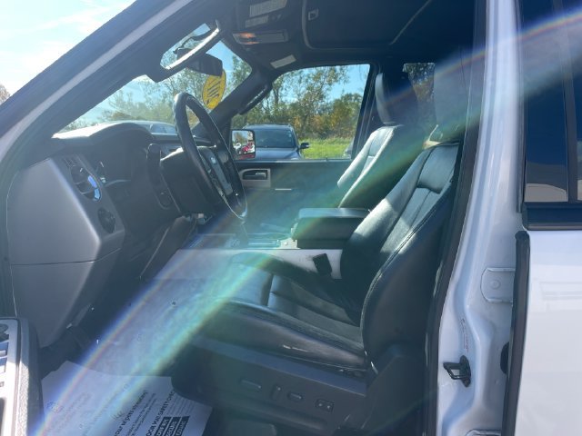 Used 2017 Ford Expedition XLT w/ Equipment Group 202A AWD/4WD image 19