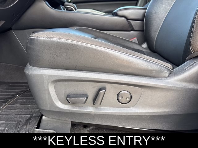 Used 2023 Nissan Pathfinder SL w/ Black Appearance Package AWD/4WD image 11