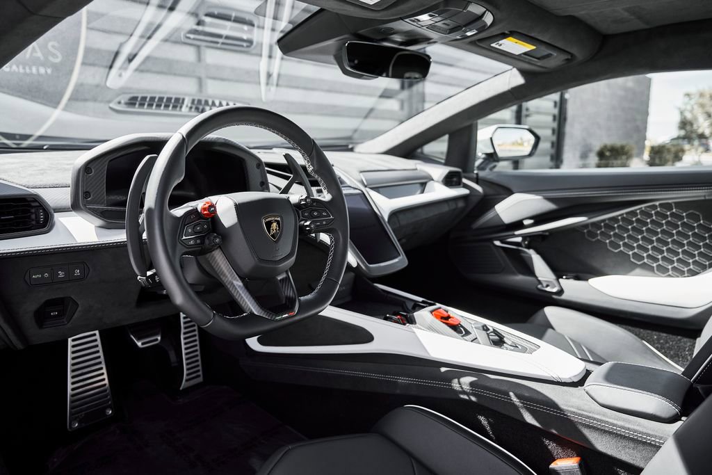 Used 2026 Lamborghini Revuelto AWD/4WD image 2