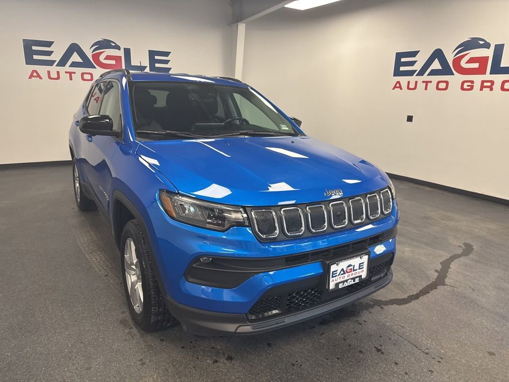 Used 2022 Jeep Compass Latitude w/ Convenience Group AWD/4WD image 2