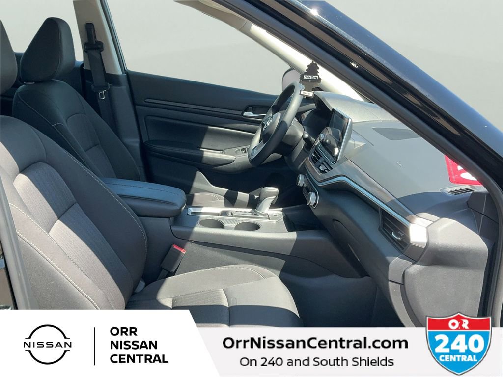 Used 2025 Nissan Altima 2.5 SV FWD image 11