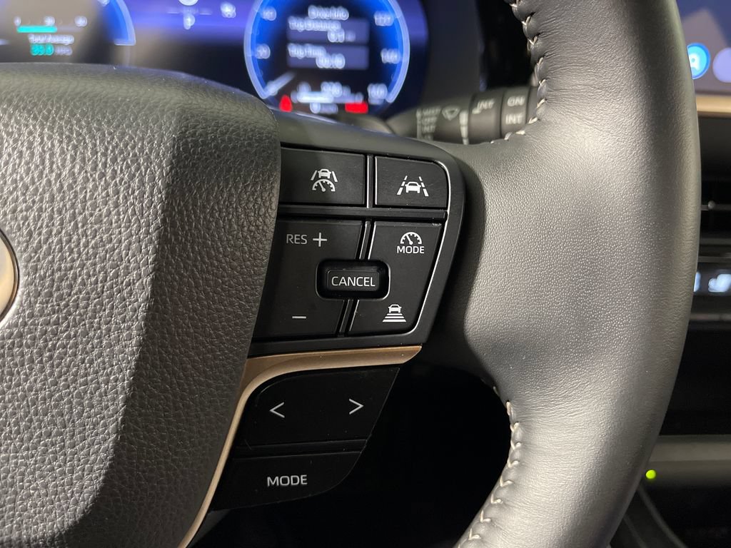Certified 2025 Toyota Crown Signia AWD/4WD image 27