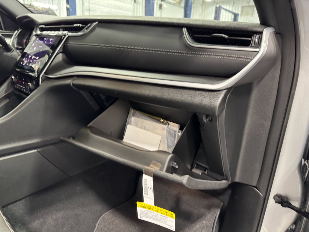 New 2025 Jeep Grand Cherokee L Altitude image 18