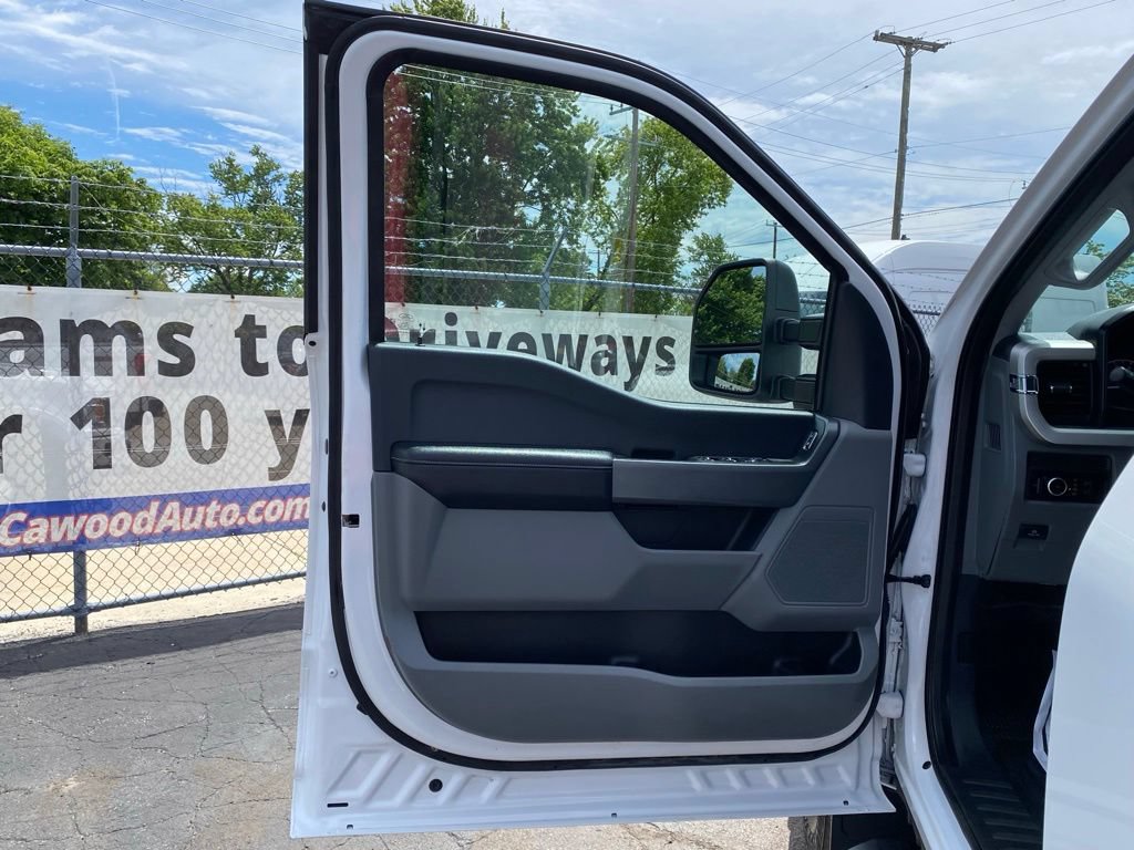 Used 2023 Ford F350 XLT AWD/4WD image 13