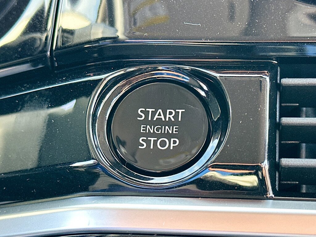 New 2025 Nissan Pathfinder SV image 9