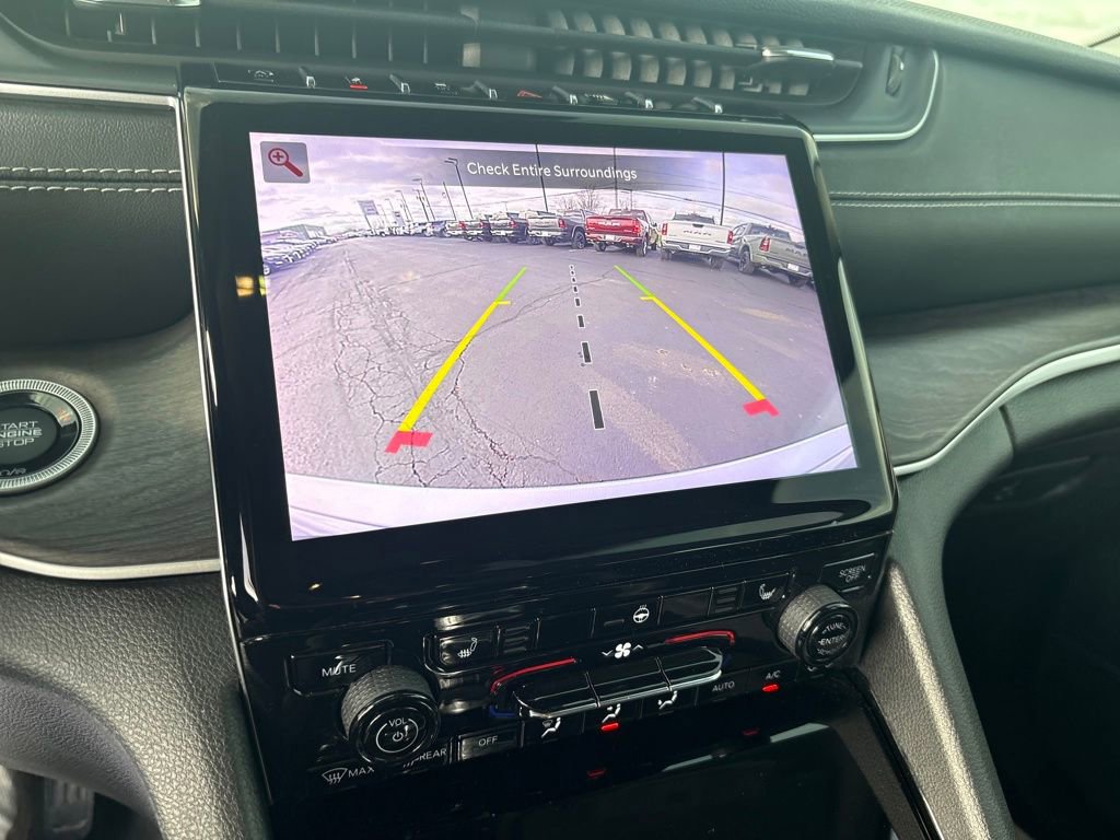 Certified 2023 Jeep Grand Cherokee Limited w/ Black Appearance Package image 21