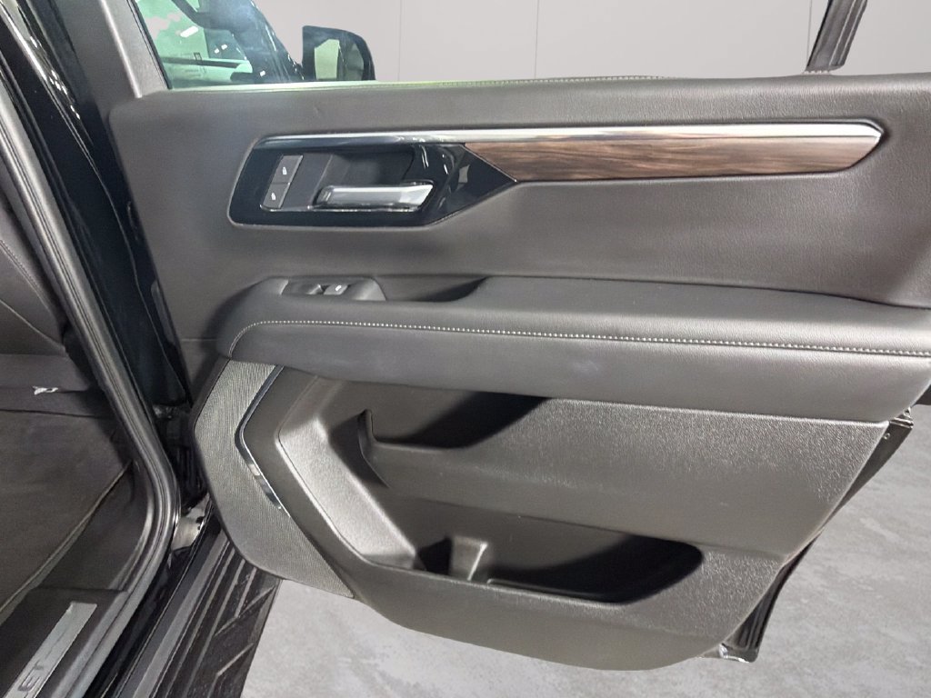 Certified 2025 Chevrolet Suburban LT AWD/4WD image 35