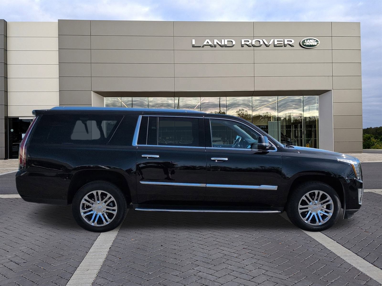 Used 2020 Cadillac Escalade ESV 2WD image 4