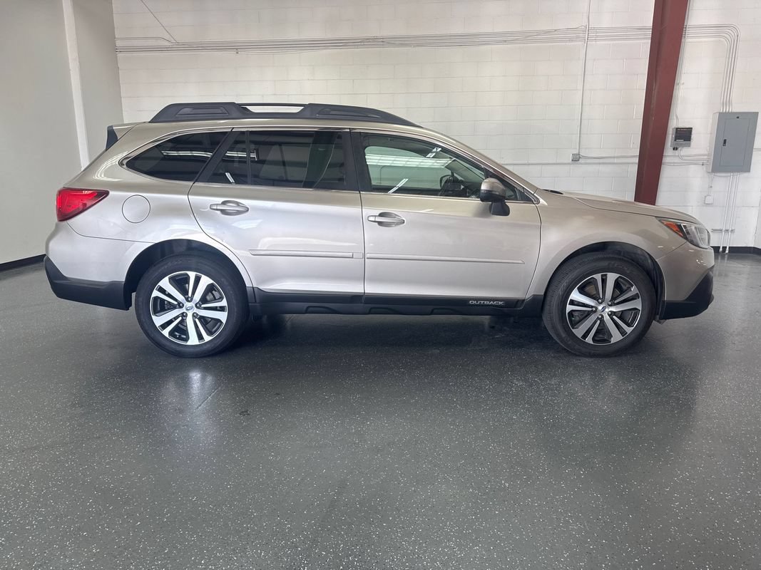 Used 2018 Subaru Outback 2.5i Limited AWD/4WD image 3