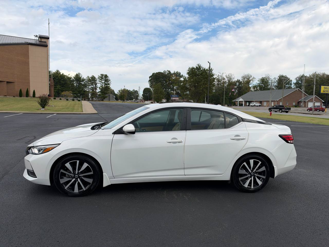 Used 2021 Nissan Sentra SV w/ SV Premium Package FWD image 5