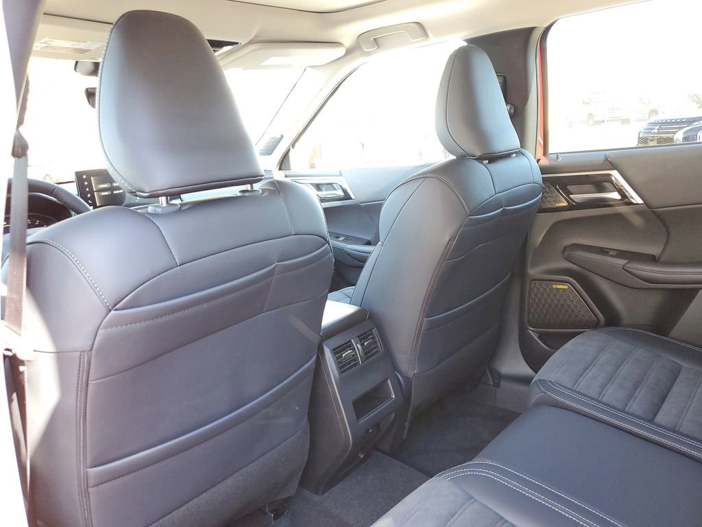 New 2026 Mitsubishi Outlander SE FWD image 9