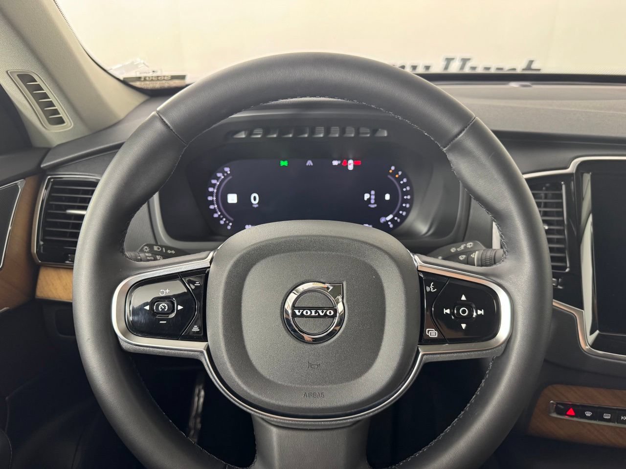 Used 2024 Volvo XC90 B5 Plus AWD/4WD image 13