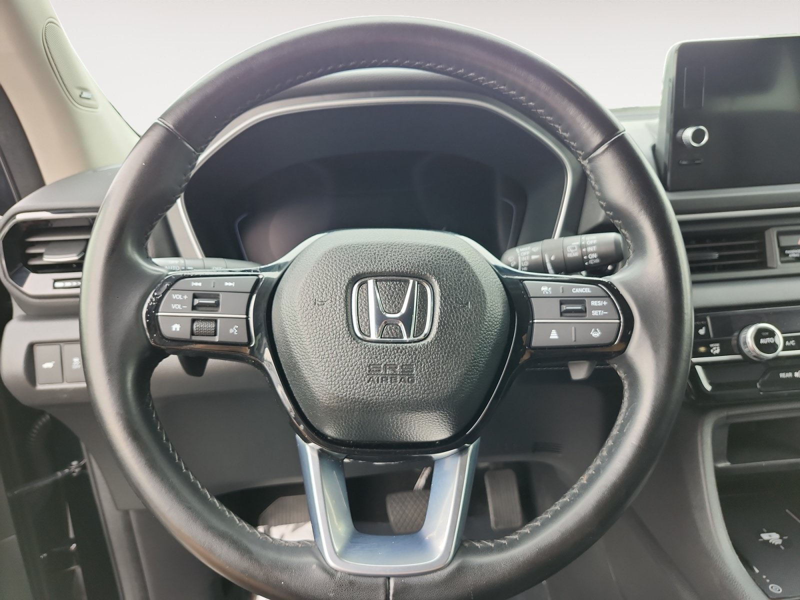 Used 2023 Honda Pilot Touring image 12