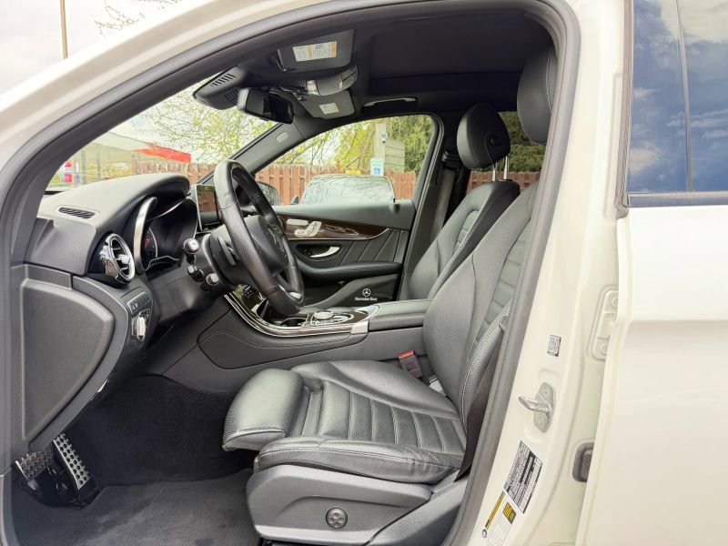 Used 2019 Mercedes-Benz GLC 300 4MATIC image 11