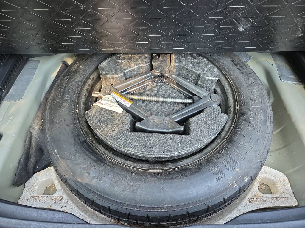 Used 2021 Toyota RAV4 XLE AWD/4WD image 35