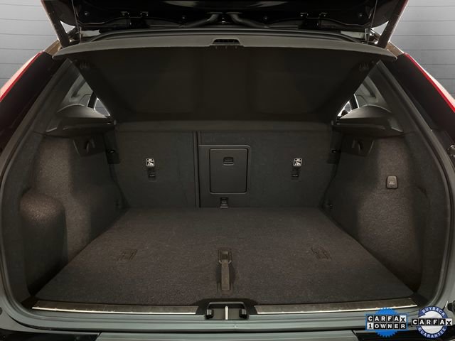 Used 2025 Volvo XC40 B5 Plus image 95