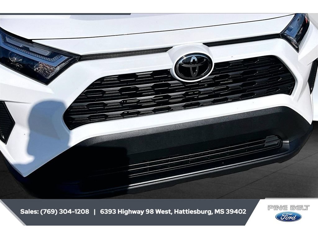 Used 2024 Toyota RAV4 XLE FWD image 22