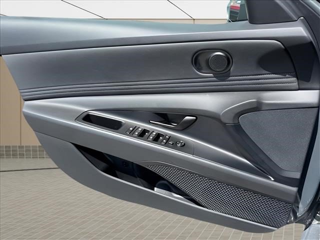 Certified 2025 Hyundai Elantra SEL FWD image 21