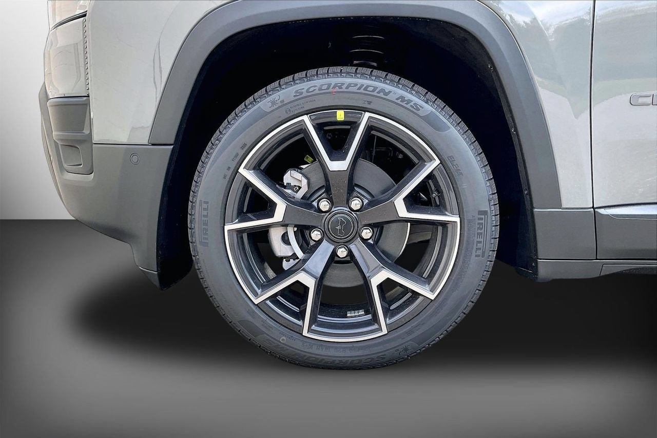 New 2026 Jeep Cherokee Overland w/ Advanced Pro Tech Group AWD/4WD image 32